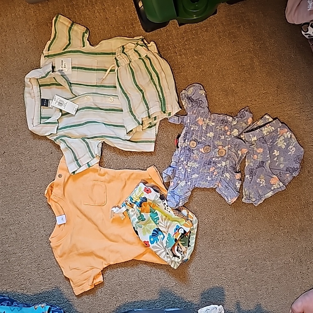 OLD NAVY & VINCE CAMUTO NWT & EUC 3 LOT BABY  GIRL  SETS SIZE  18M